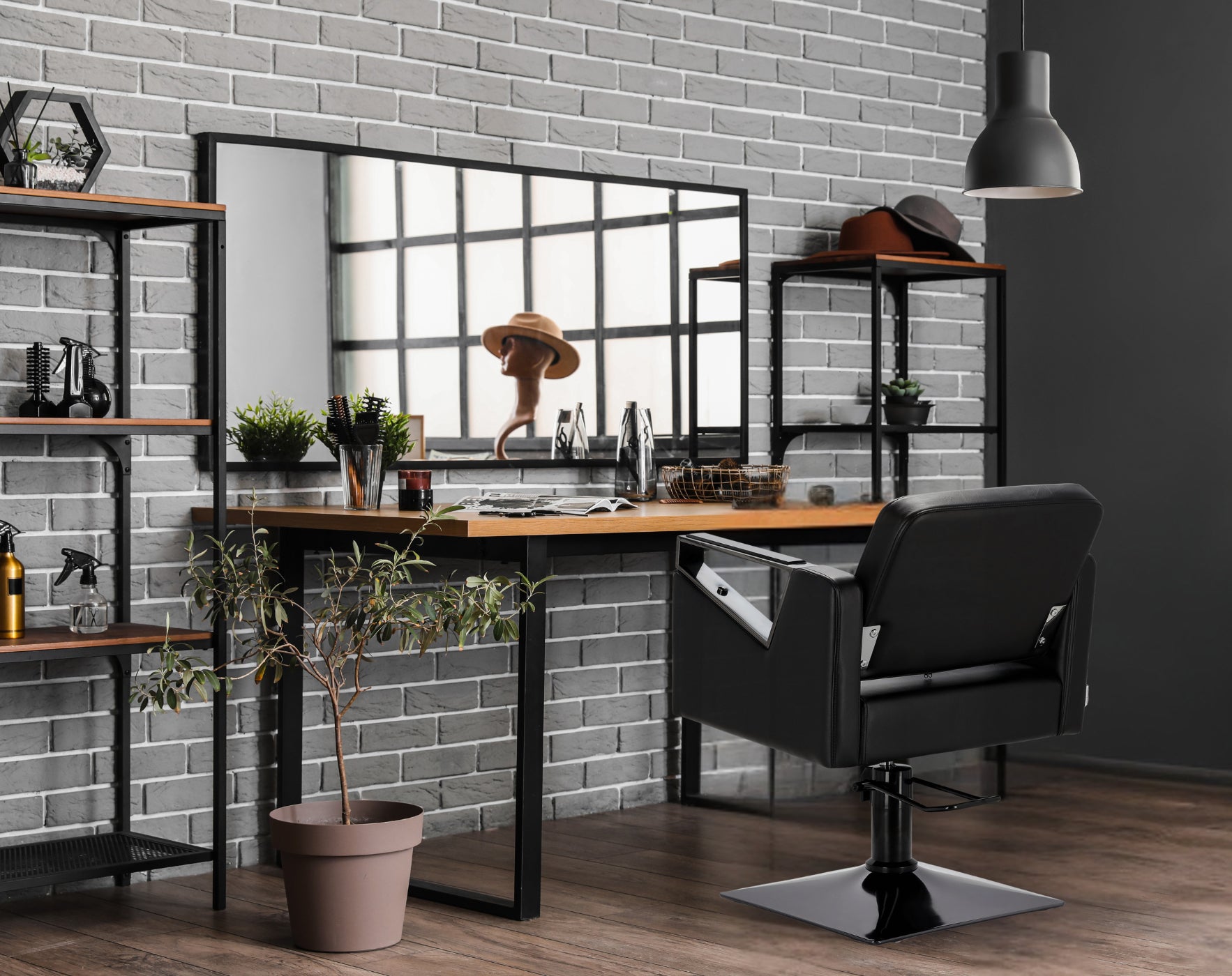 Kirpyklos kėdė Toma BLACK, su pakoju - juoda