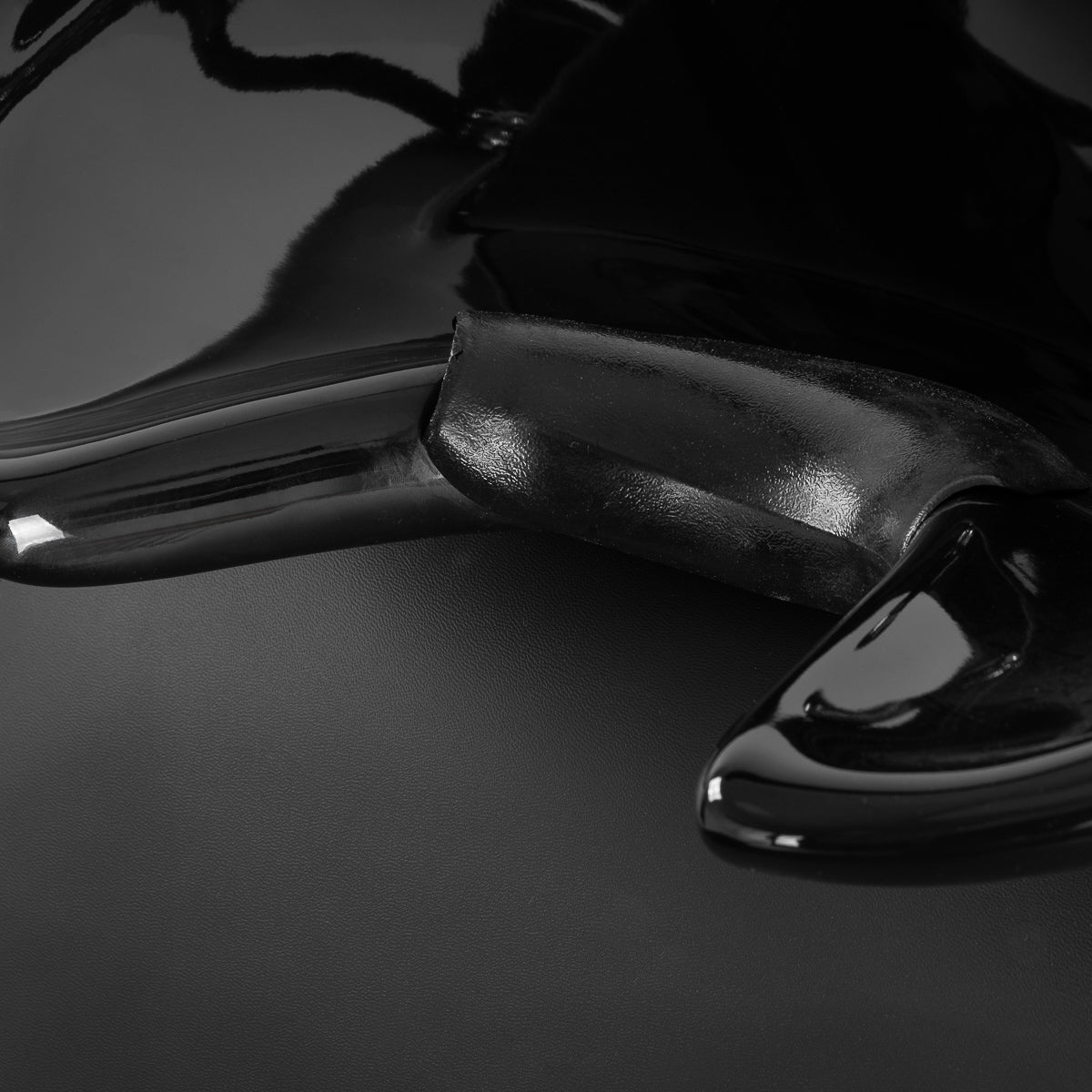 Kirpyklos plautuvė Gabbiano Carmen su reguliuojama kojų atrama – juoda