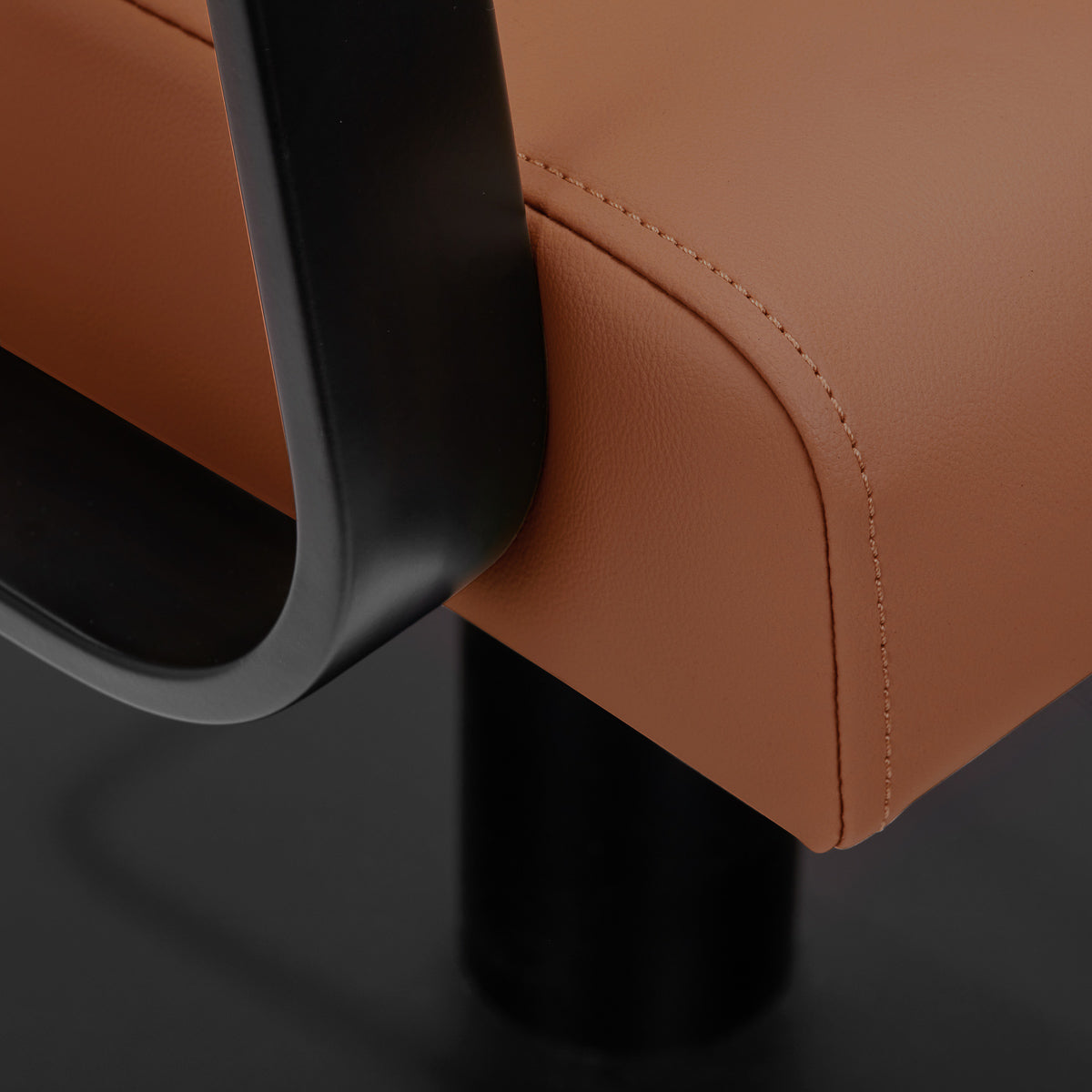 Kirpyklos kėdė Gabbiano Porto, juodai oranžinė