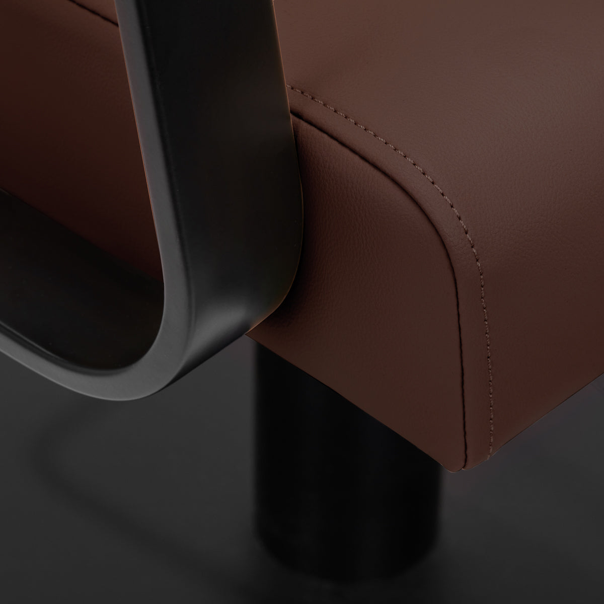 Kirpyklos kėdė Gabbiano Porto, juodai rudos spalvos