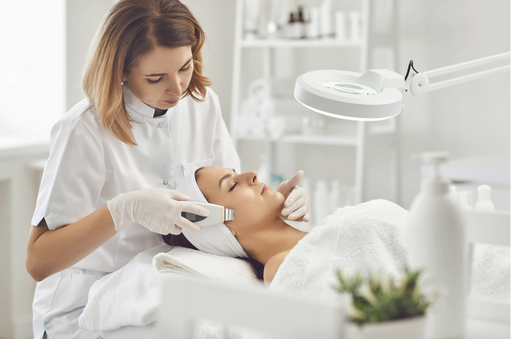 9-in-1 hidradermabrazijos kombainas su odos analizatoriumi ir kamera – profesionaliam odos gydymui