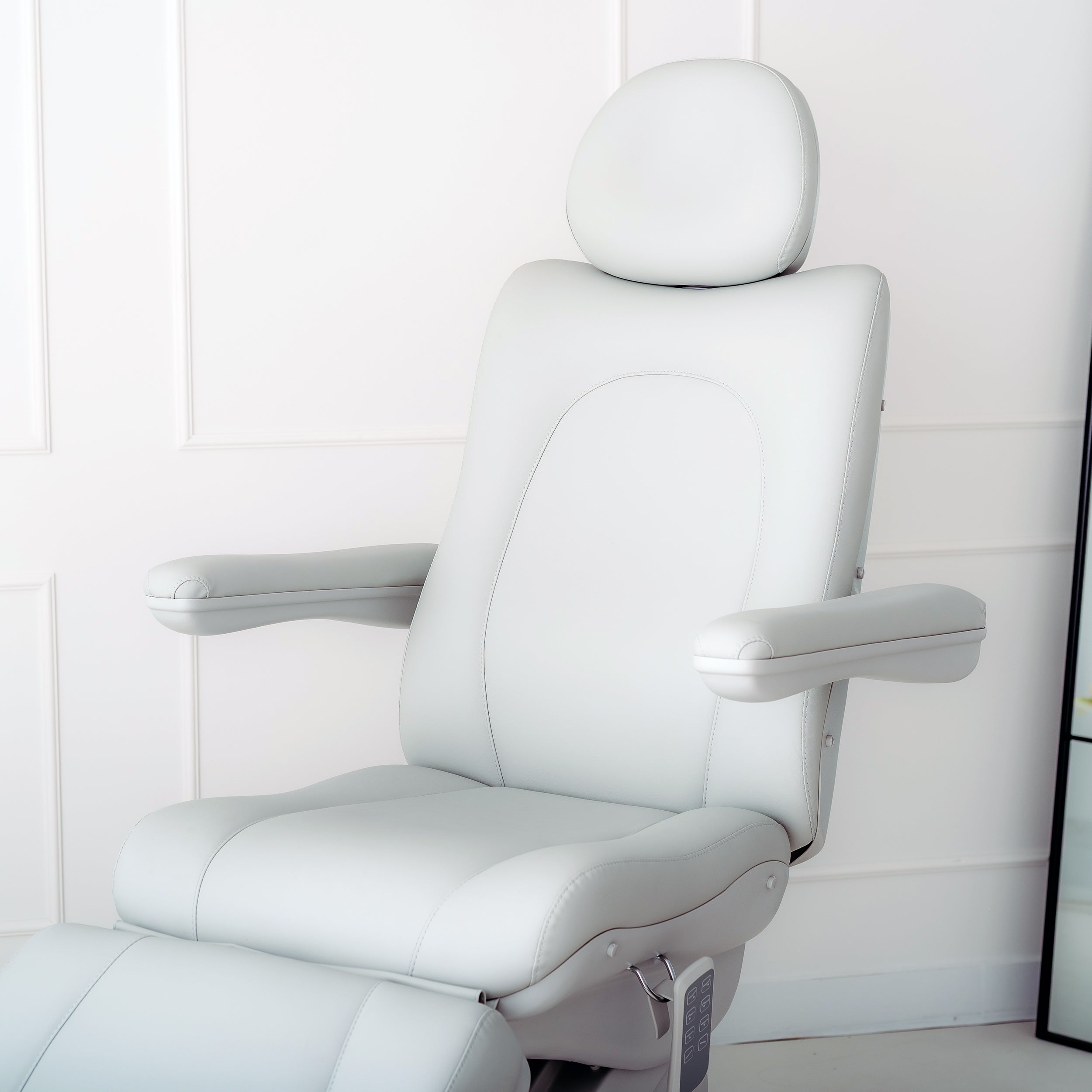 Sorina PRO 5 elektrinis kosmetologinis krėslas Touch Core K329, pilkas