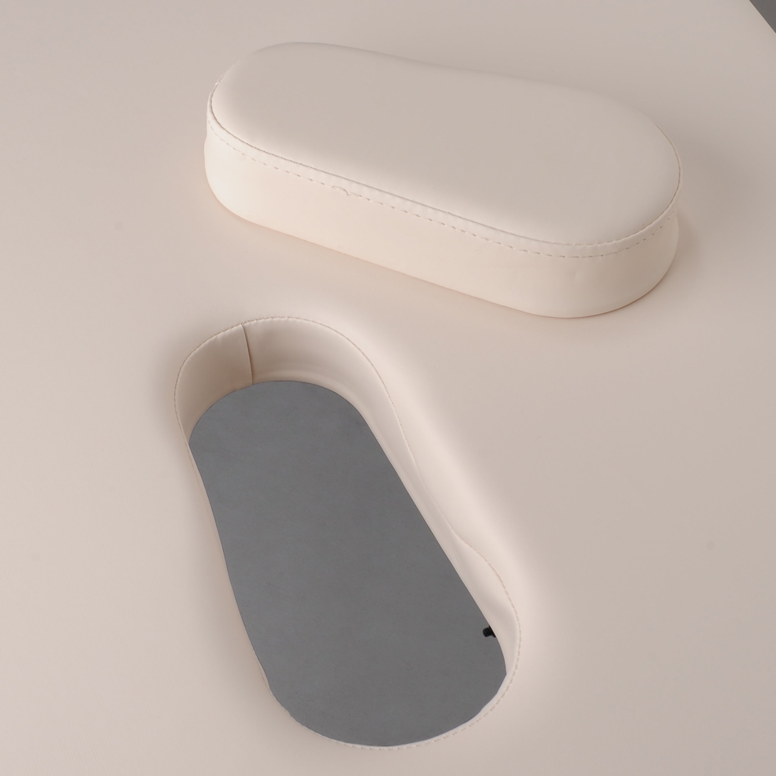 Masažo stalas Aura Matt Touch K101 – smėlio spalvos