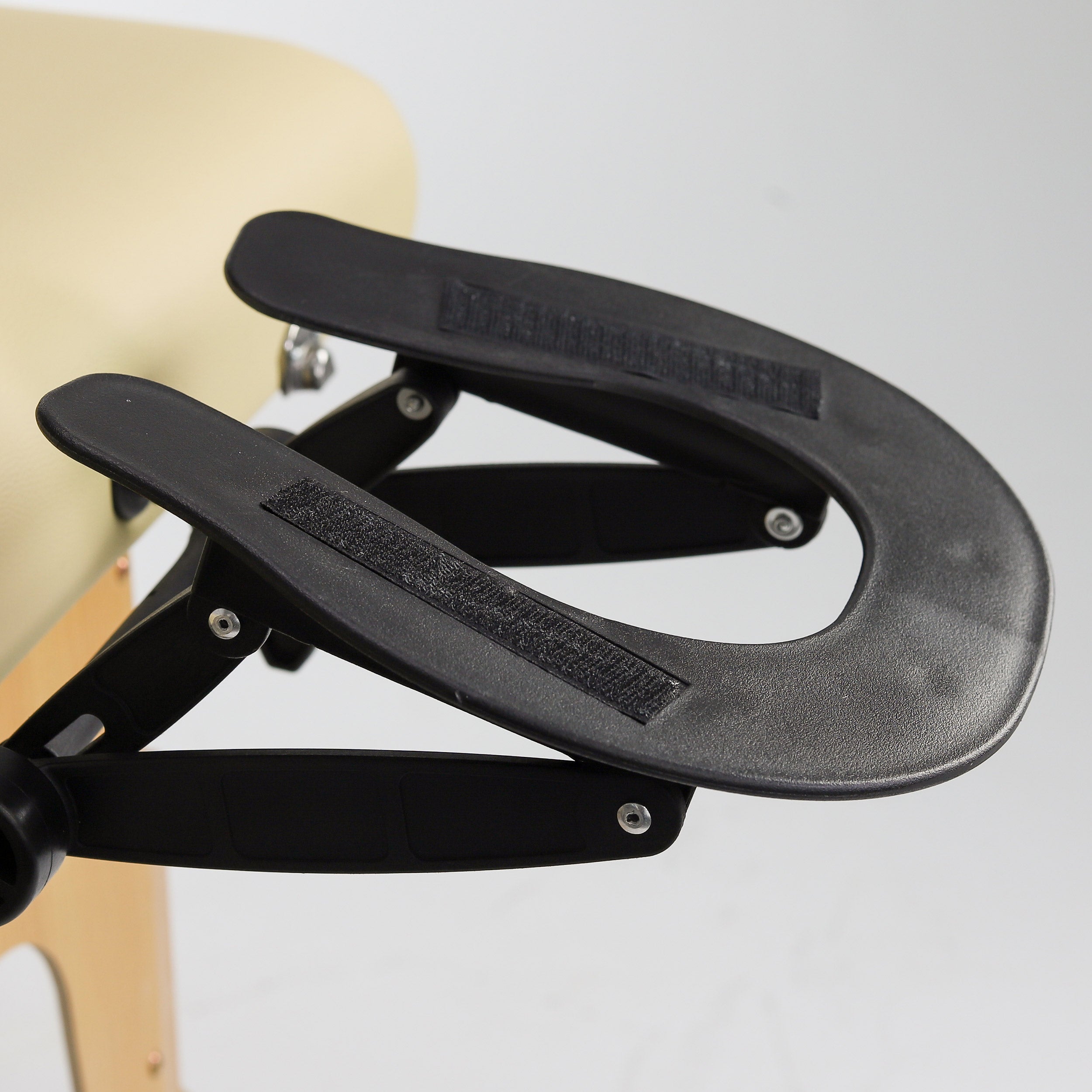 Nešiojamas masažo stalas „Aveno Life Bianca Comfy Base K533“ – smėlio spalvos