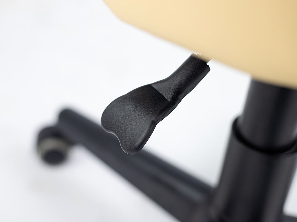 Ergonomiška meistro kėdutė Habys Nero So Skin K415 – juoda