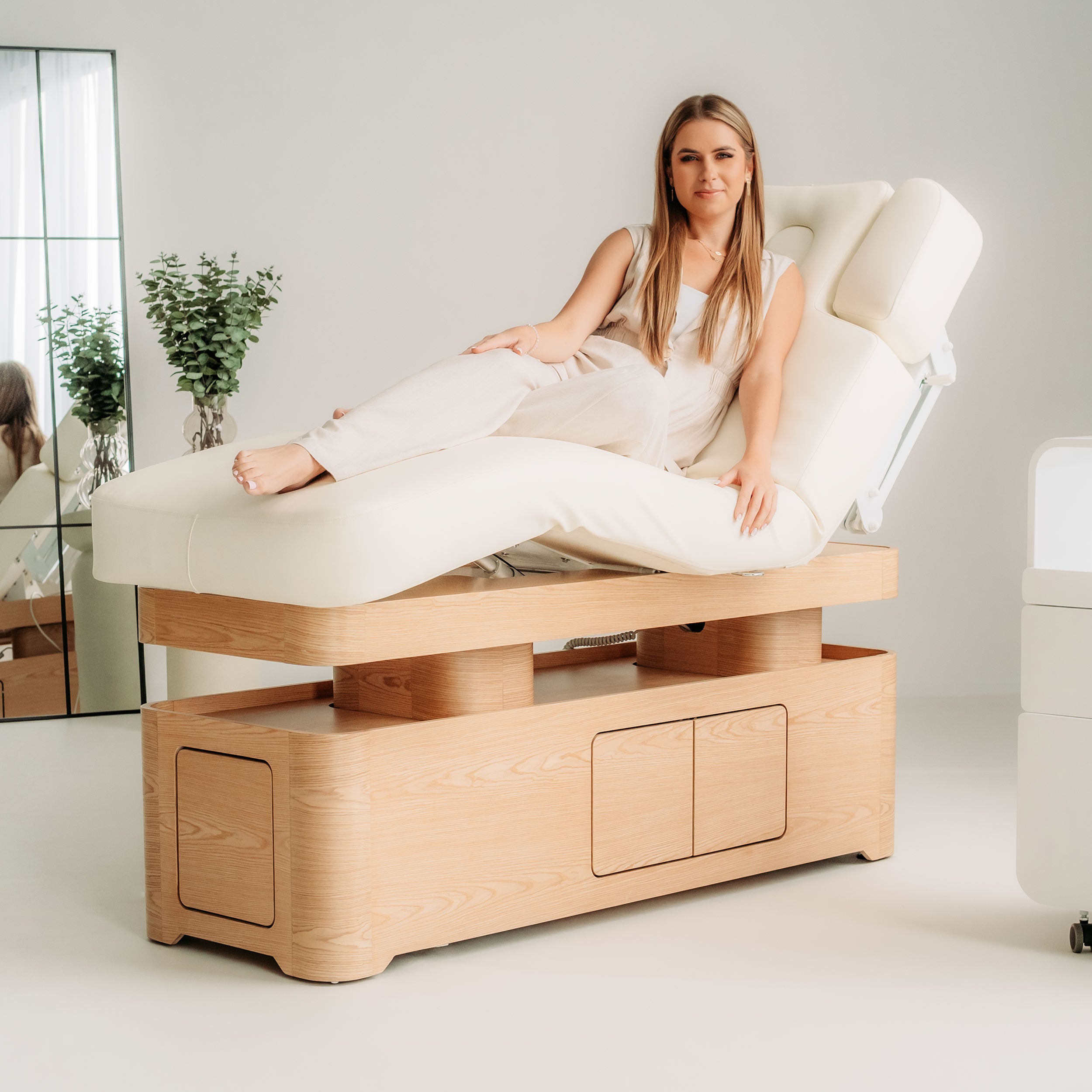 -1-Vellia White – Electric SPA Bed with Heating and Storage-1