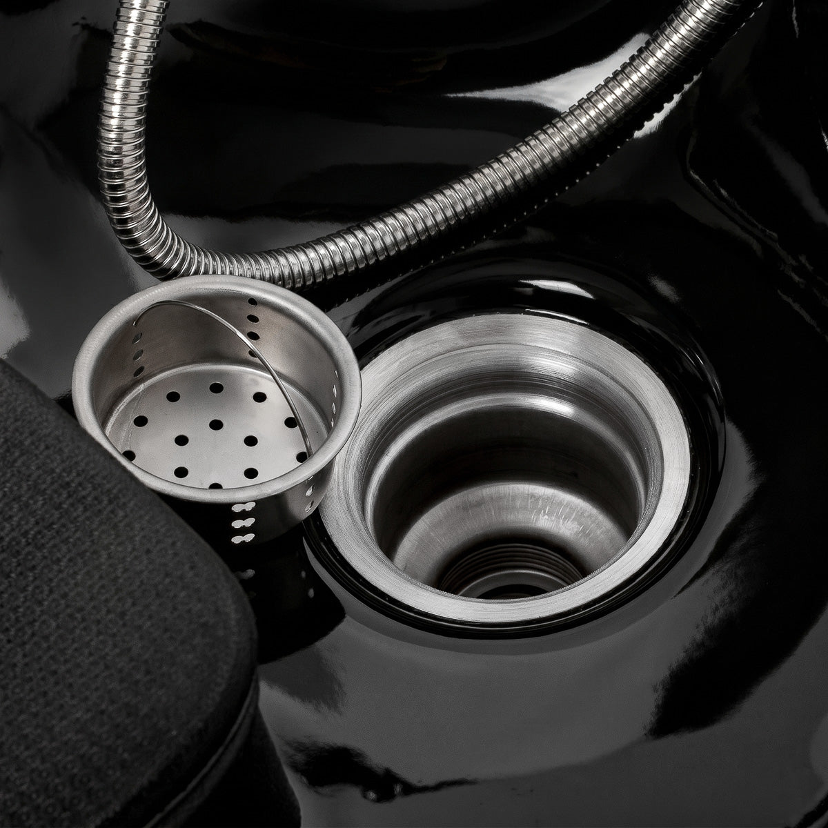 Kirpyklos plautuvė Omega Marina, juoda – techninė detalė