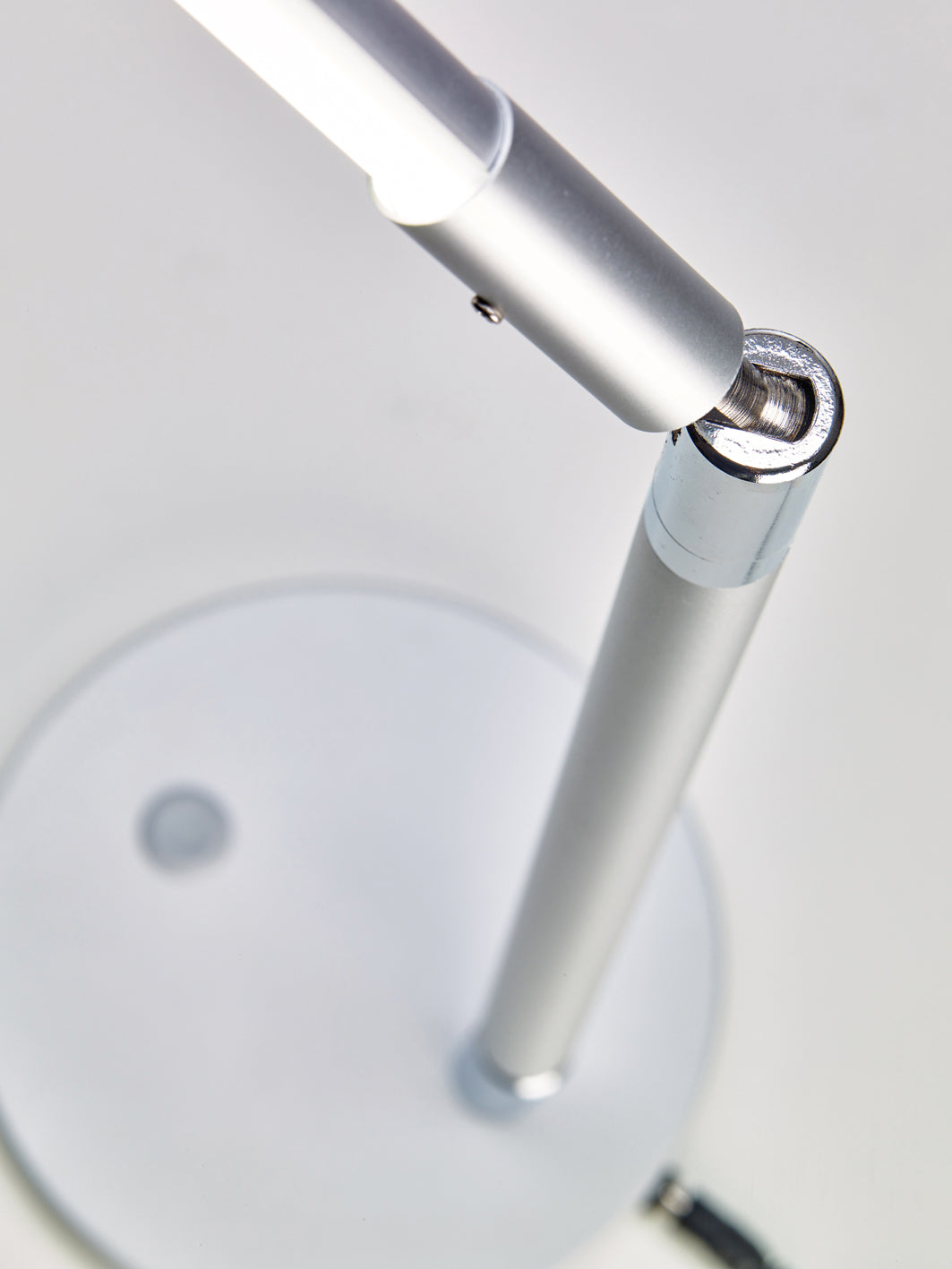 Stalinė lempa PROMED LTL-749 LED