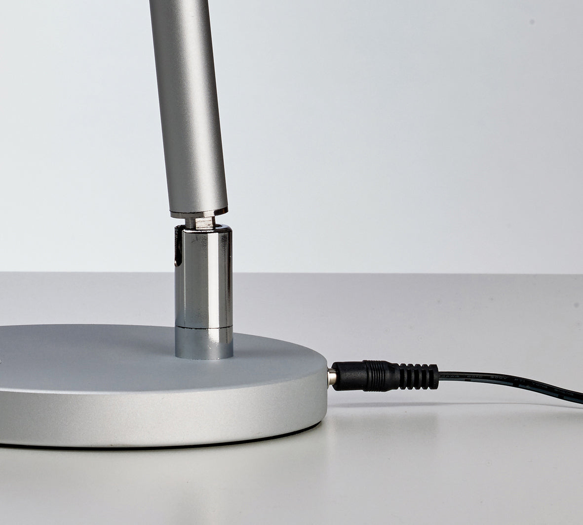 Stalinė lempa PROMED LTL-749 LED