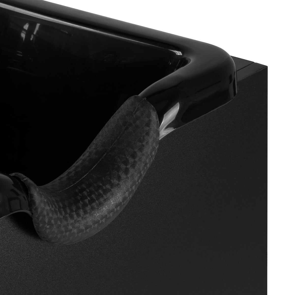 Kirpyklos plautuvė Gabbiano 5023 – juoda, su chromuotais elementais