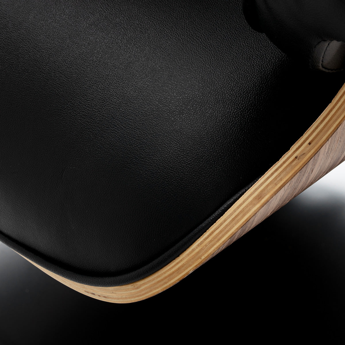 Hairdressing chair Gabbiano Florencja in black and walnut with a black base