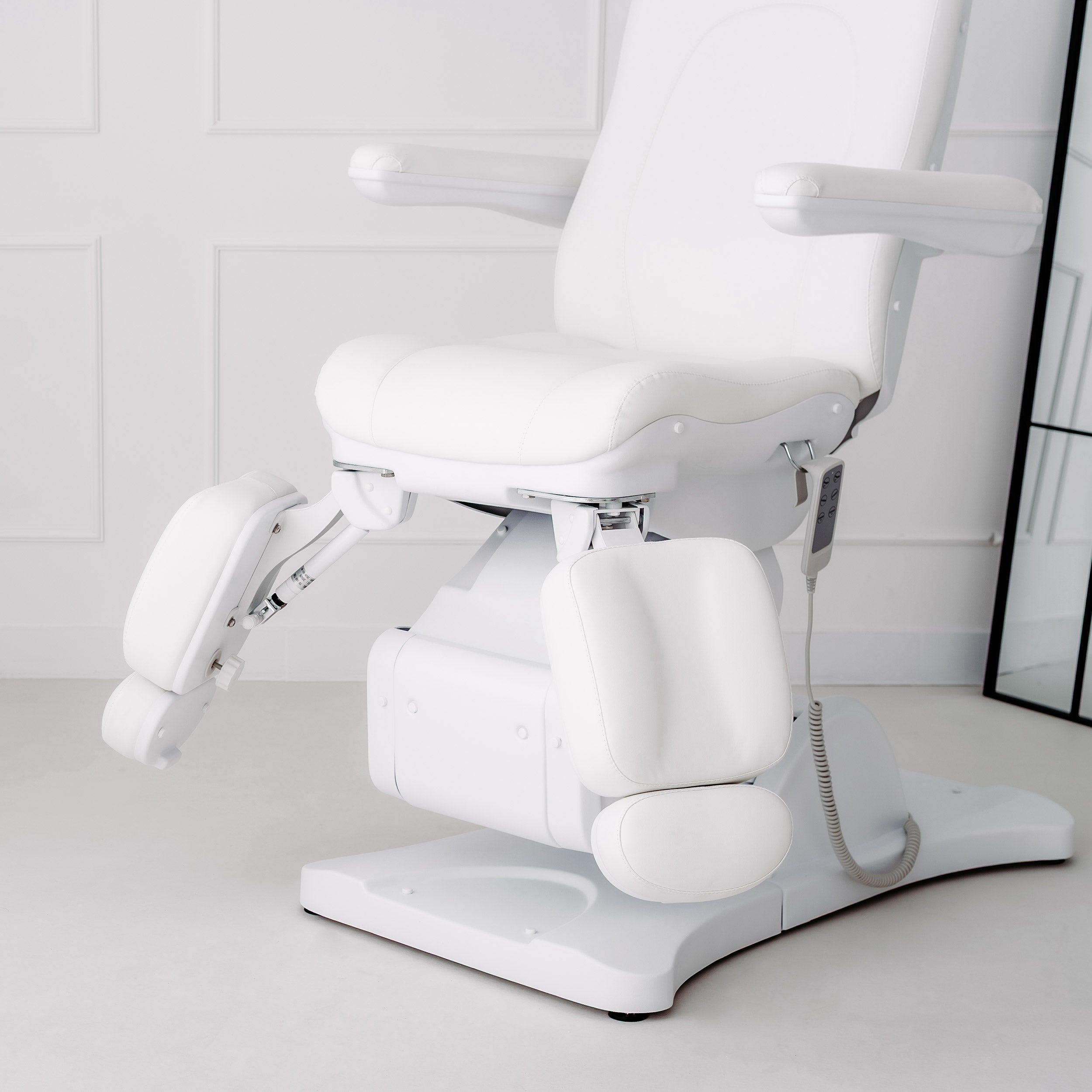 Sorina PRO 7 P elektrinė pedikiūro kėdė Touch Core K301, balta