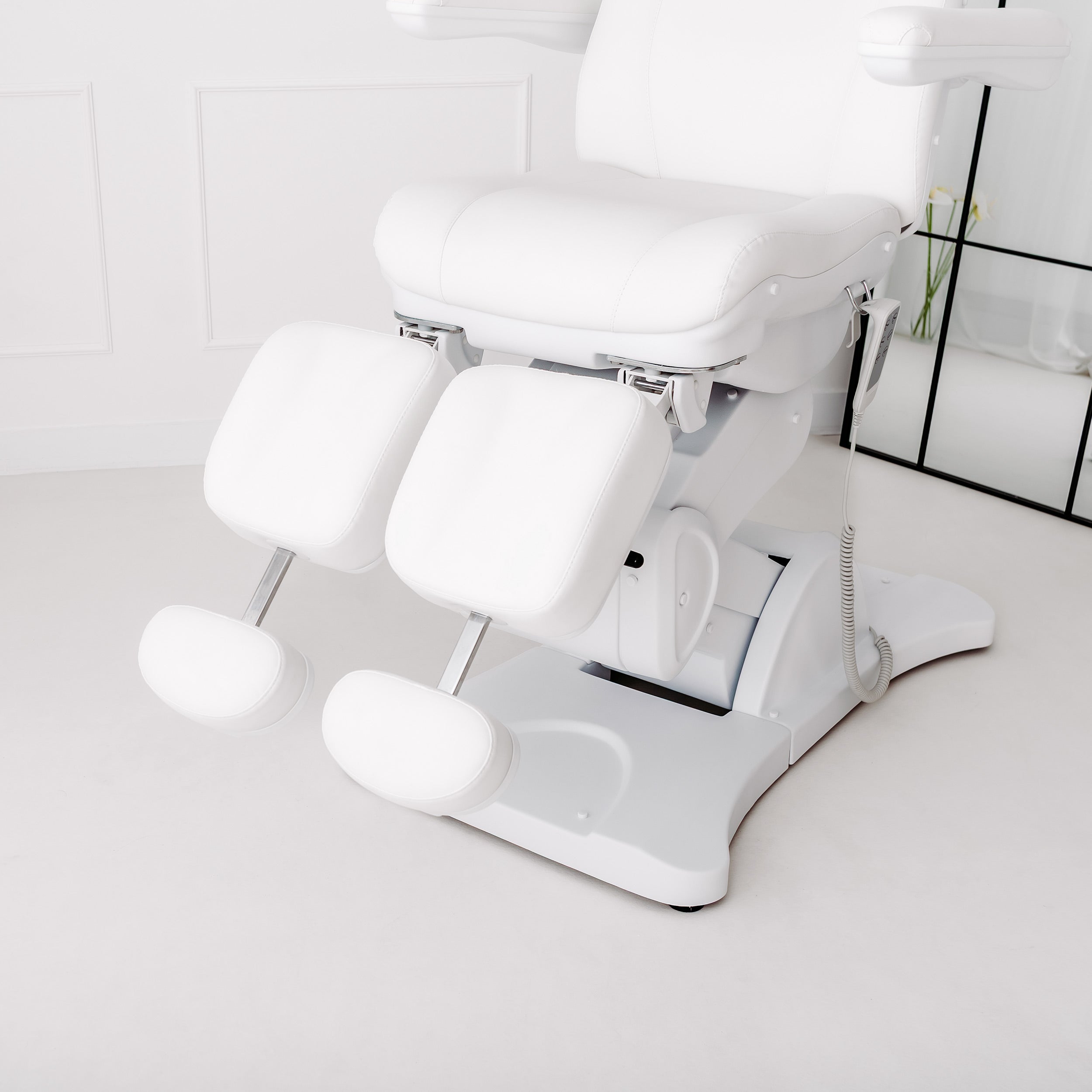 Sorina PRO 7 P elektrinė pedikiūro kėdė Touch Core K301, balta