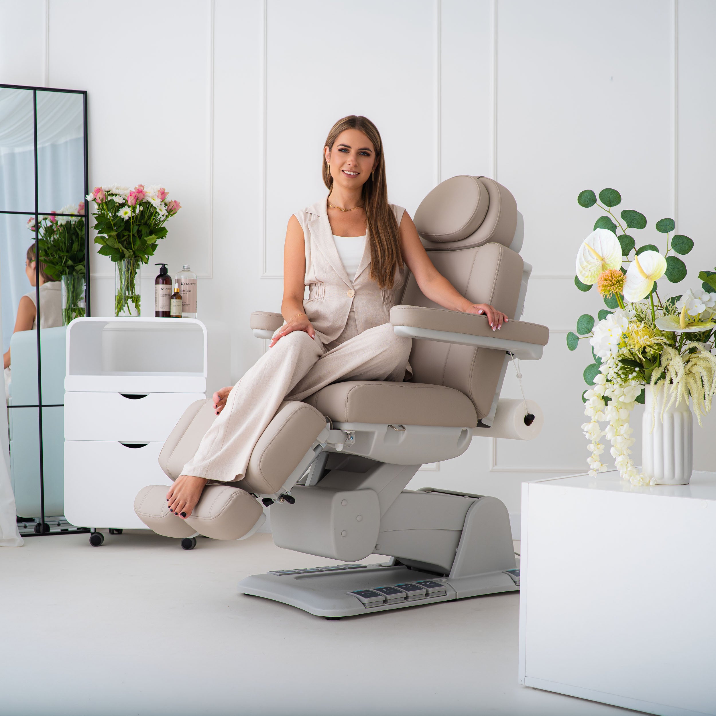 Šildoma elektrinė pedikiūro kėdė Habys Evia Lift P, smėlio spalvos