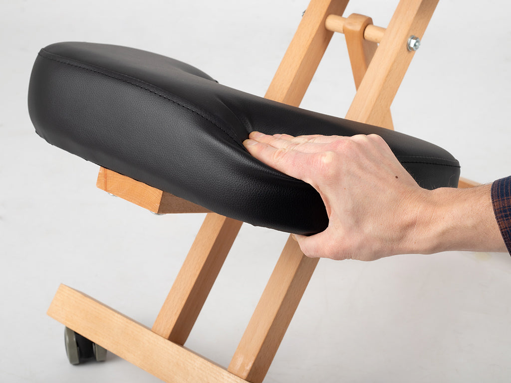 Ergo Simple ergonominė kėdė klūpėjimui, natūralaus medžio, su fiksuojamais ratukais