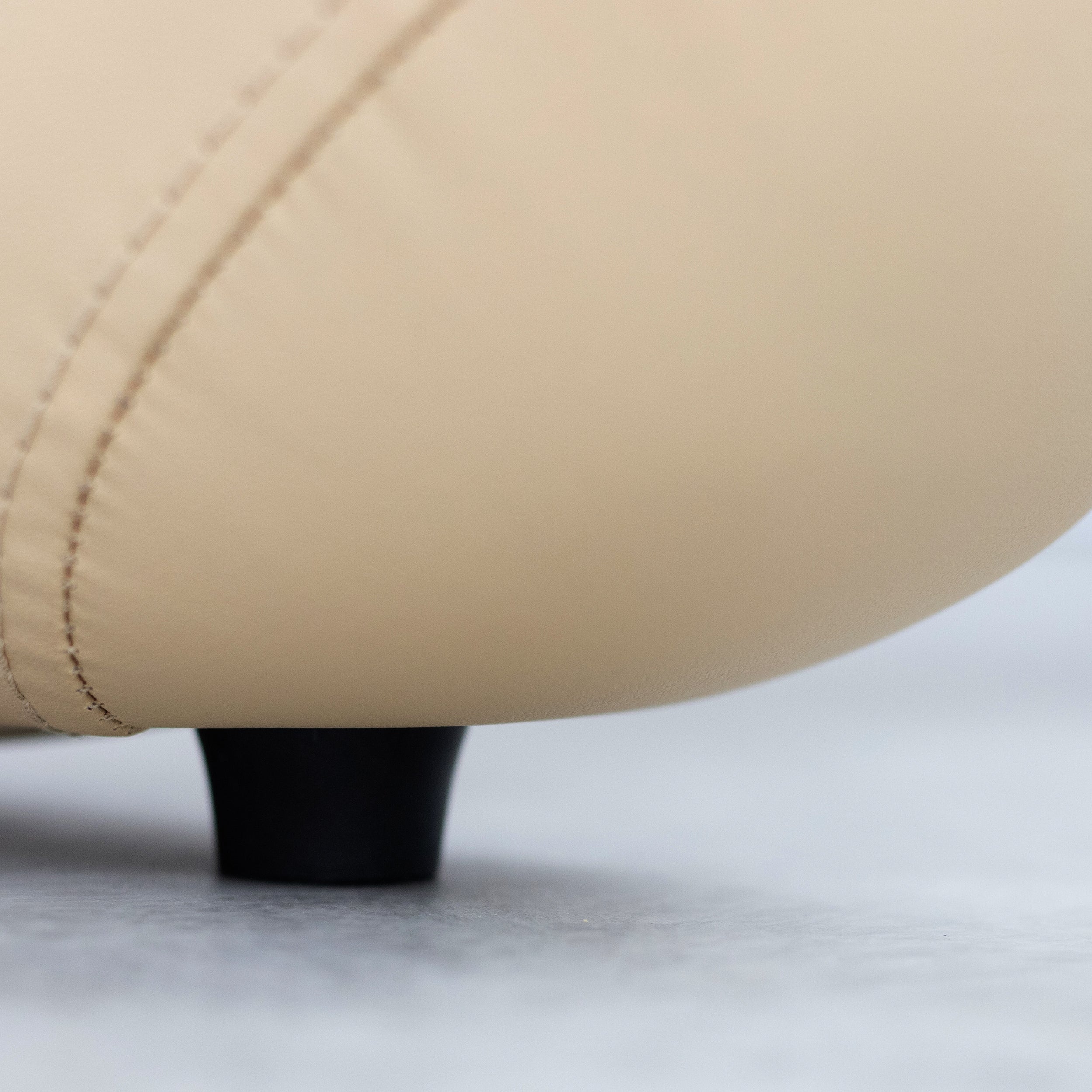 Masažo stalas „Habys Bello One 70 Soft Touch K607“ – moka smėlio spalvos