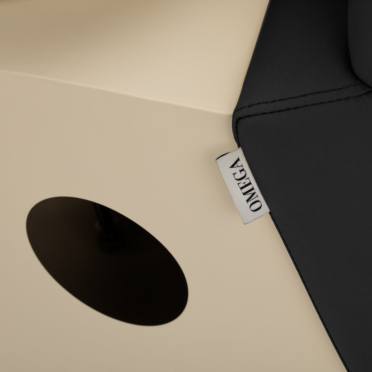 Kirpyklos plautuvė Omega Marina, juoda – konstrukcijos detalė